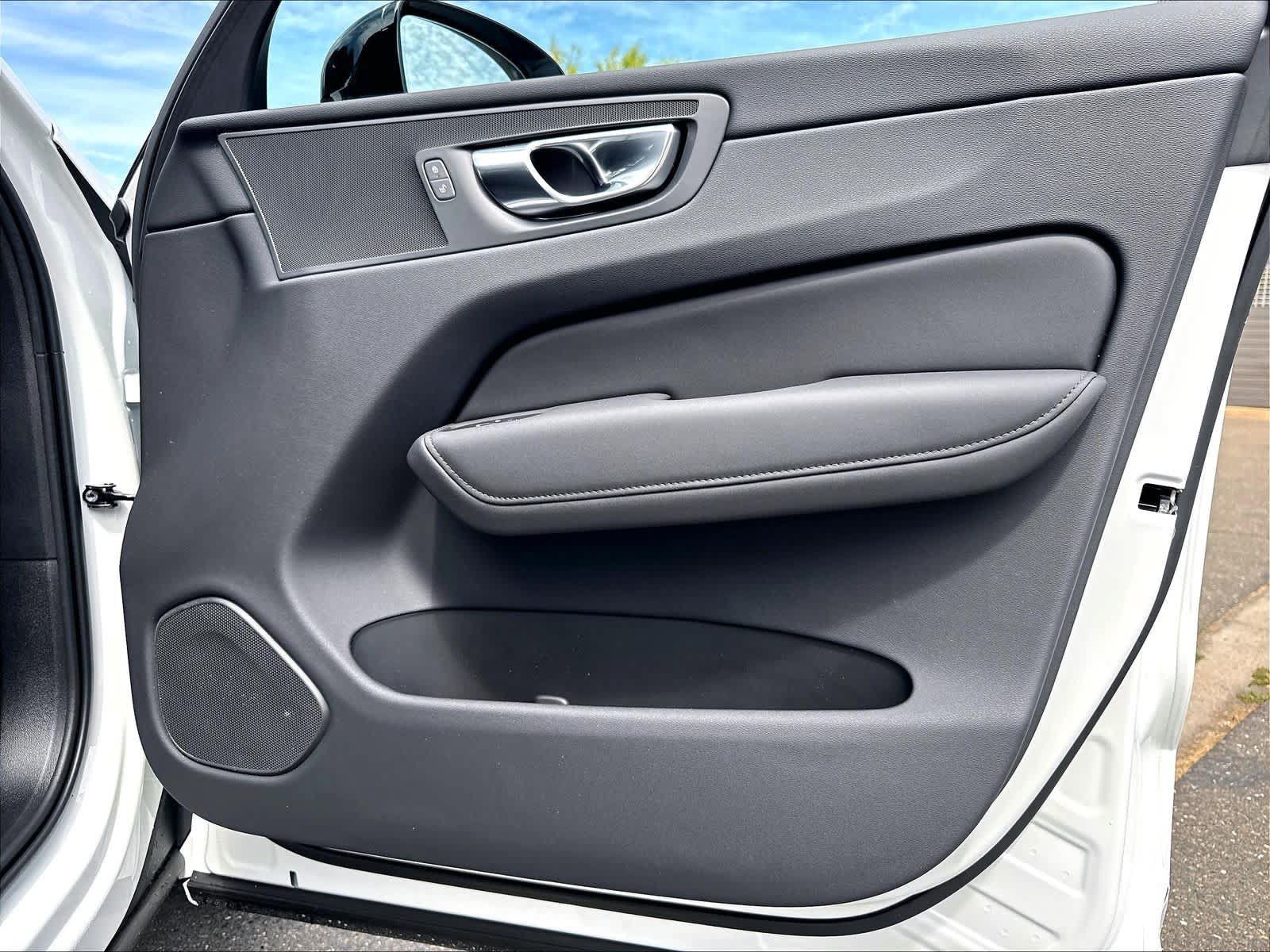 New 2026 Volvo XC60 T8 Plus AWD/4WD image 30