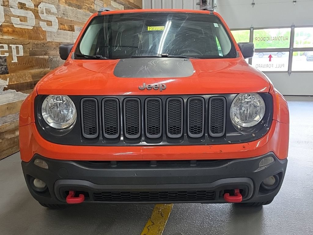 Used 2015 Jeep Renegade Trailhawk w/ Popular Equipment Group AWD/4WD image 36