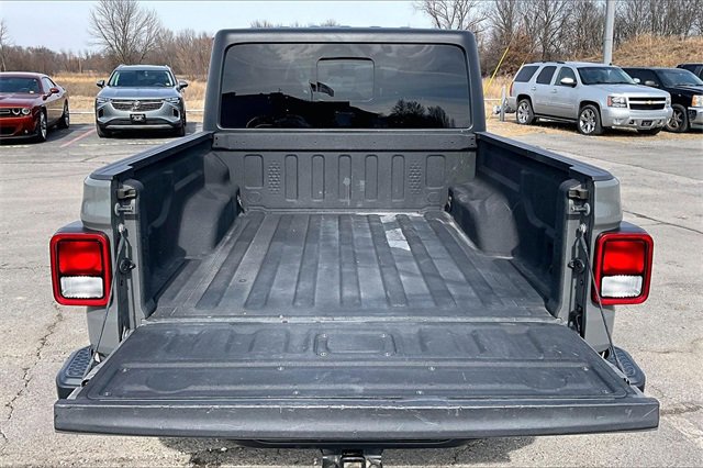 Used 2021 Jeep Gladiator Sport image 7