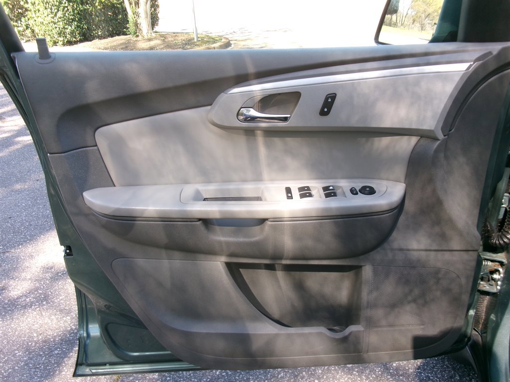 Used 2009 Chevrolet Traverse LT image 10