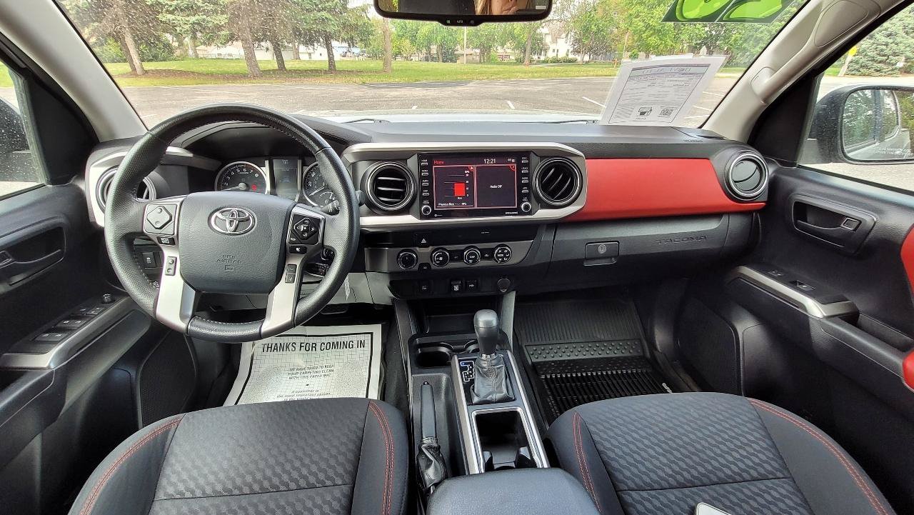 Used 2020 Toyota Tacoma SR5 AWD/4WD image 16