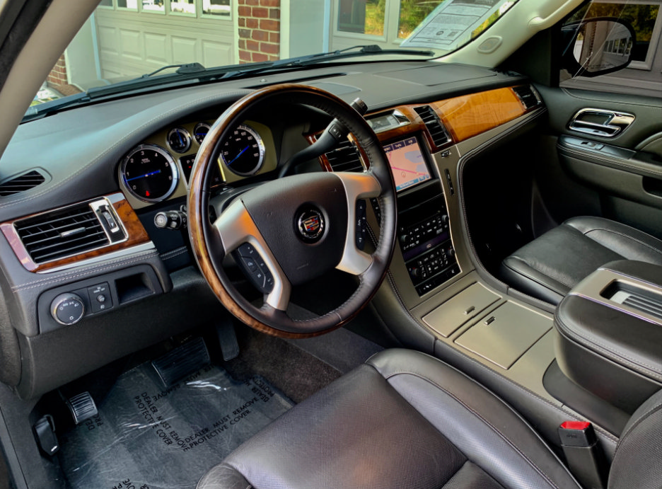 Used 2013 Cadillac Escalade Premium AWD/4WD image 5