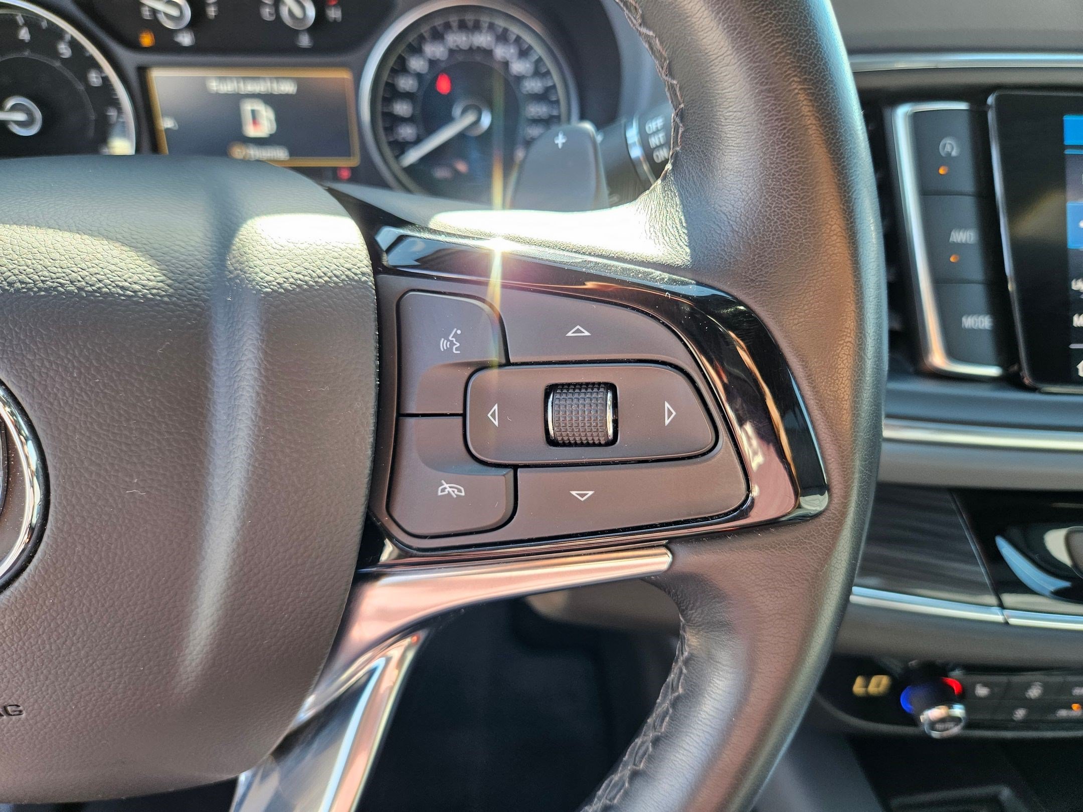 Used 2024 Buick Enclave Essence w/ Sport Touring Edition AWD/4WD image 18