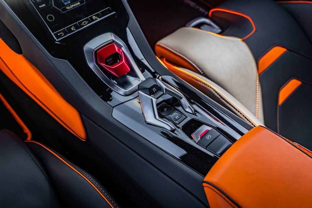 Used 2021 Lamborghini Huracan EVO RWD image 28