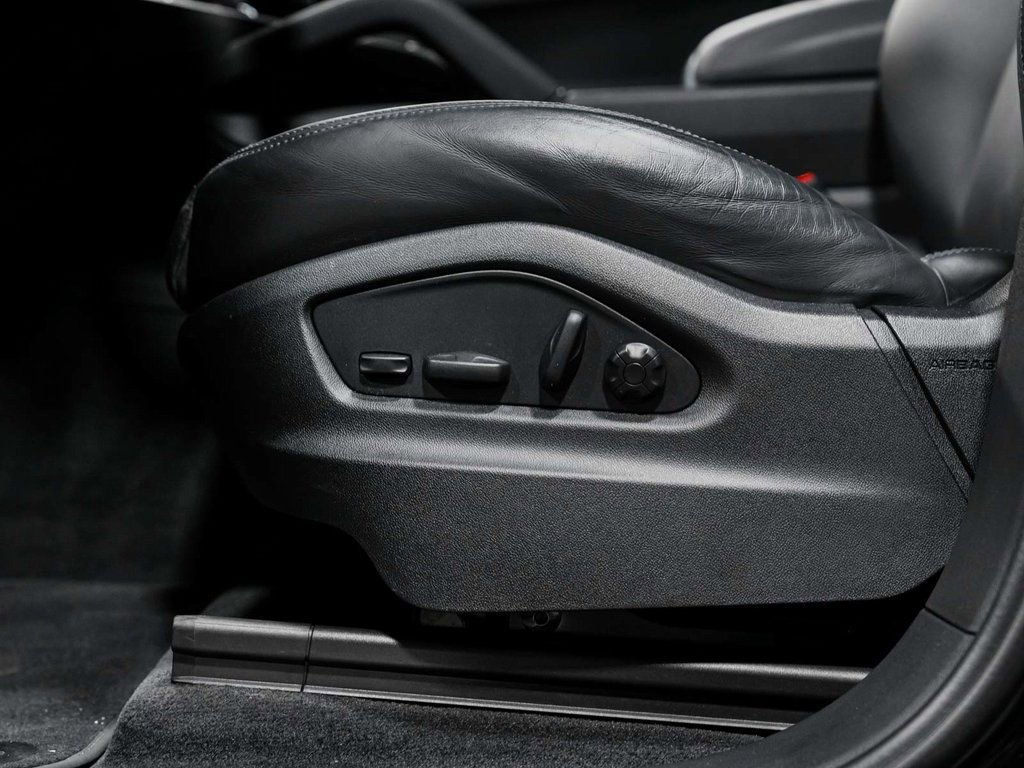 Used 2023 Porsche Cayenne w/ Premium Package image 30