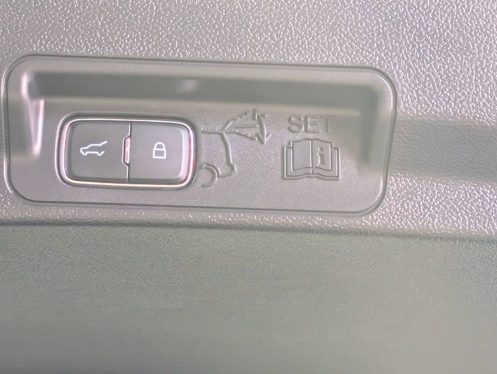 Certified 2022 Ford Explorer XLT image 7