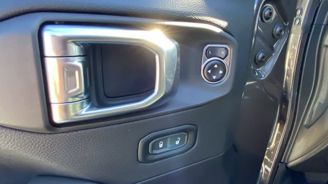 Used 2025 Jeep Wrangler Unlimited Sahara AWD/4WD image 17
