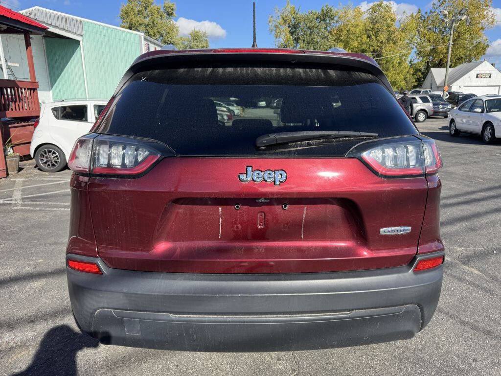 Used 2019 Jeep Cherokee Latitude w/ Popular Appearance Group image 4