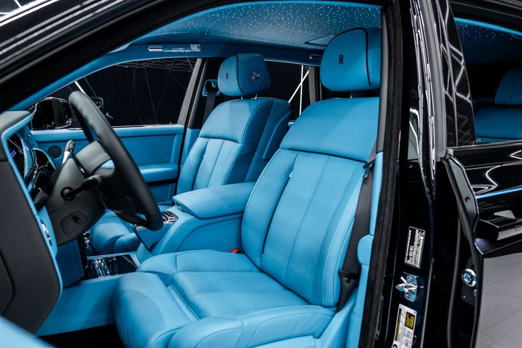 Used 2025 Rolls-Royce Phantom Sedan RWD image 40