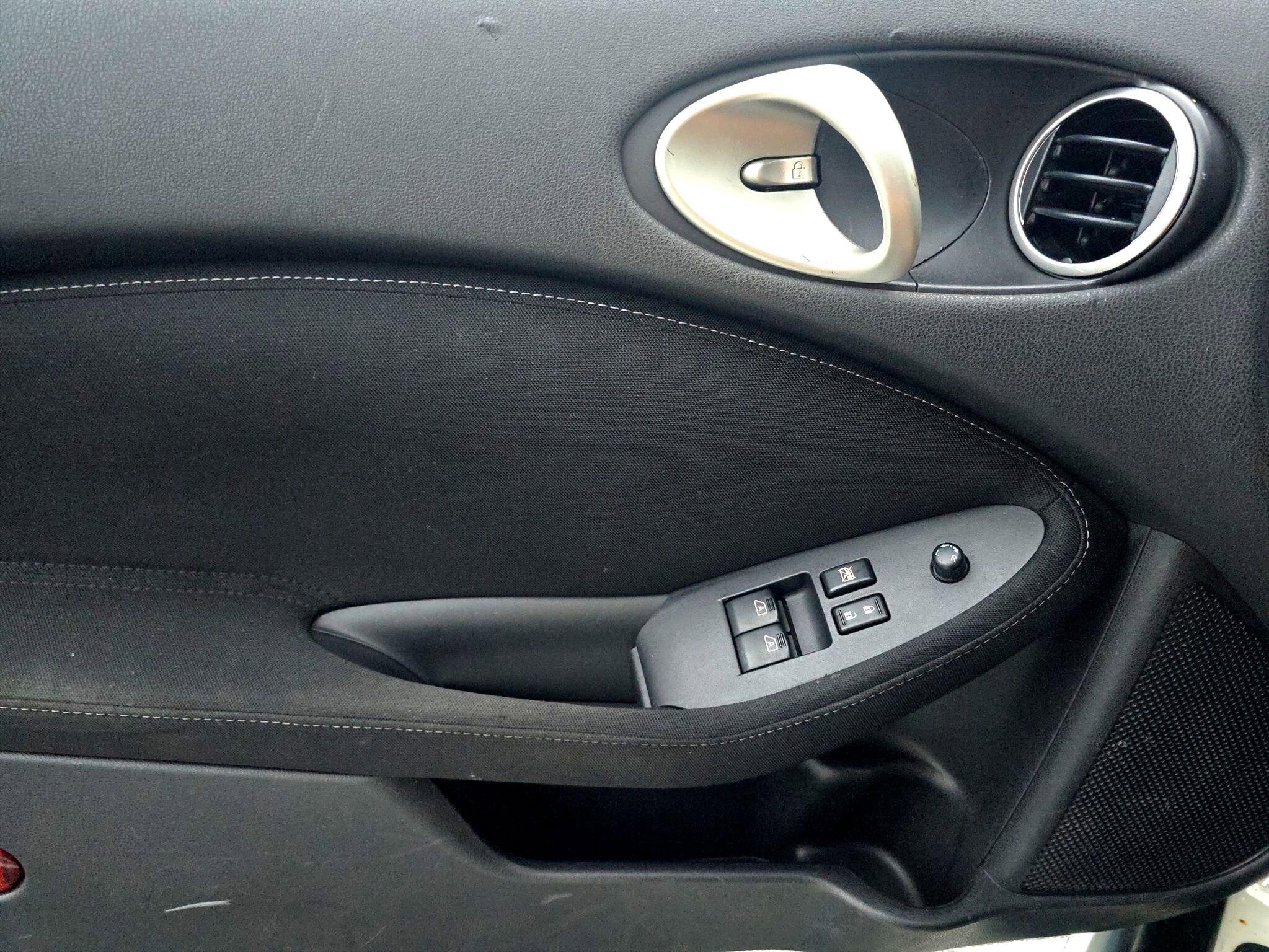 Used 2016 Nissan 370Z NISMO image 19