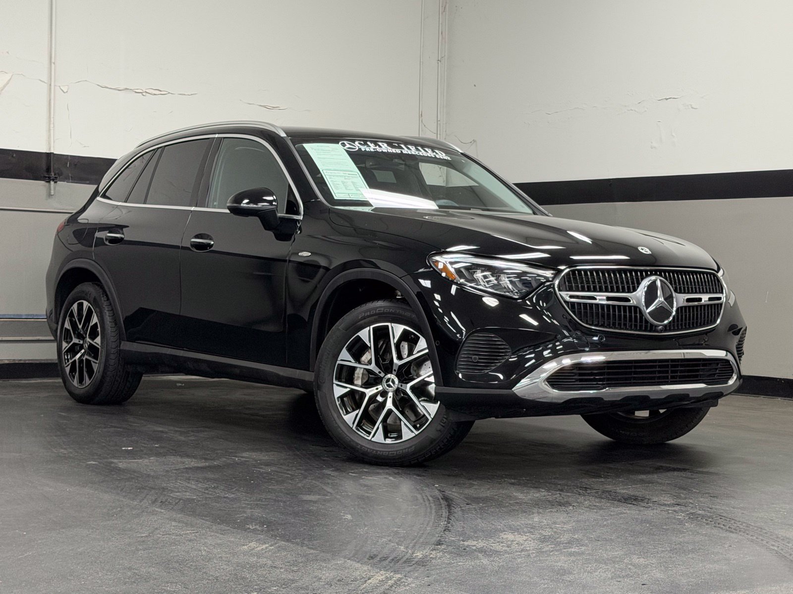 Used 2025 Mercedes-Benz GLC 350e 4MATIC image 2