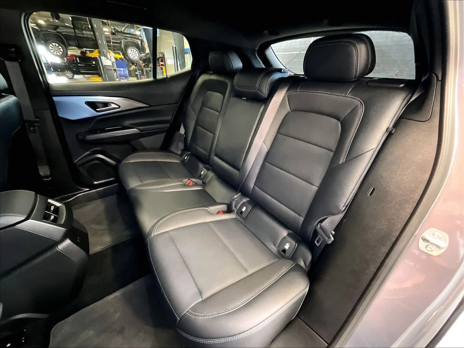 Used 2025 Chevrolet Equinox EV LT w/ Convenience Package FWD image 30