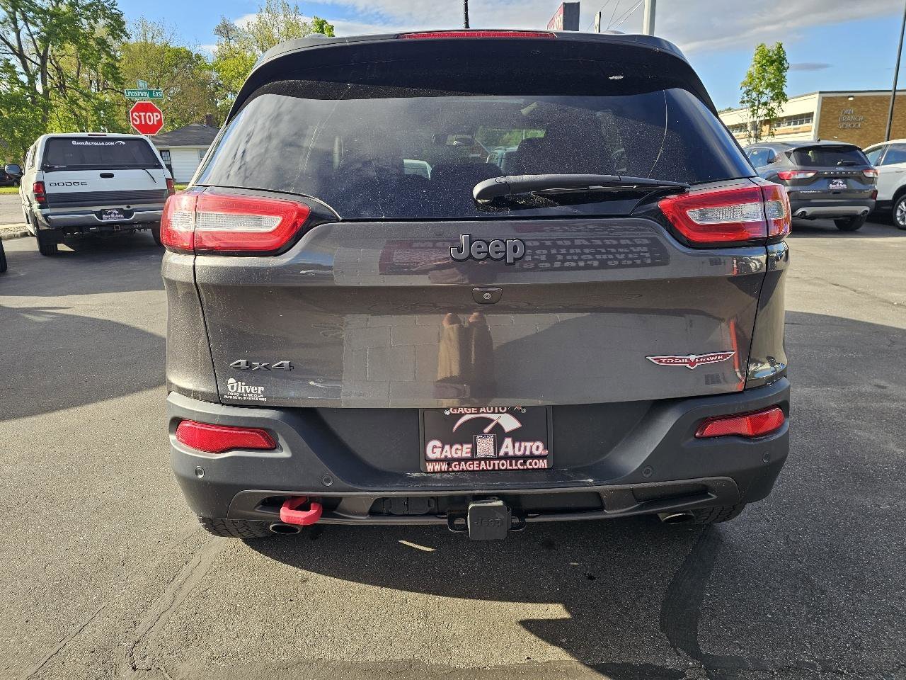 Used 2018 Jeep Cherokee Trailhawk AWD/4WD image 10