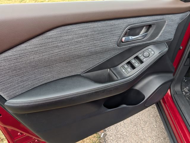 Used 2023 Nissan Rogue SV image 10