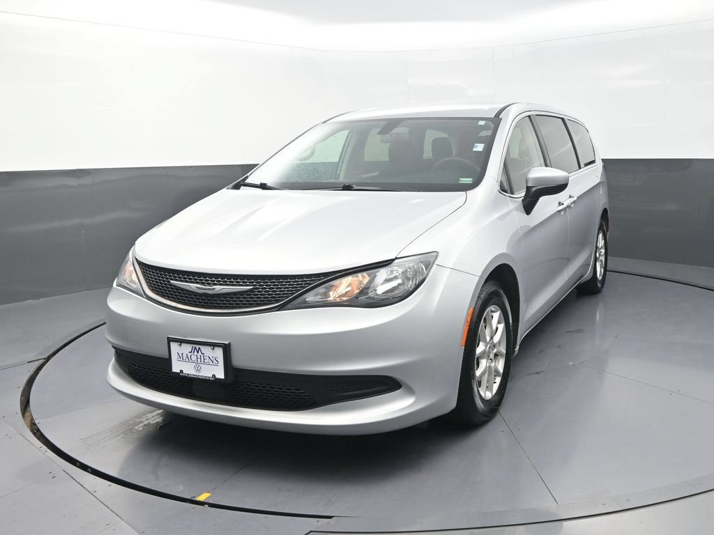 Used 2022 Chrysler Voyager LX FWD image 4