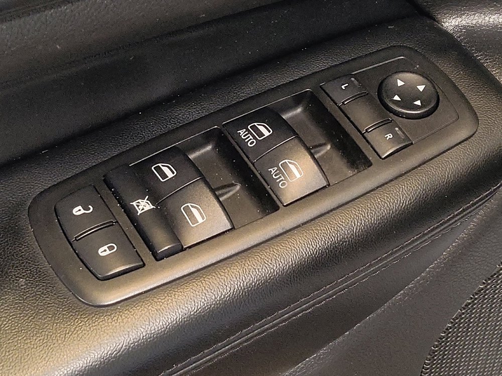 Used 2019 Jeep Grand Cherokee Laredo RWD image 27