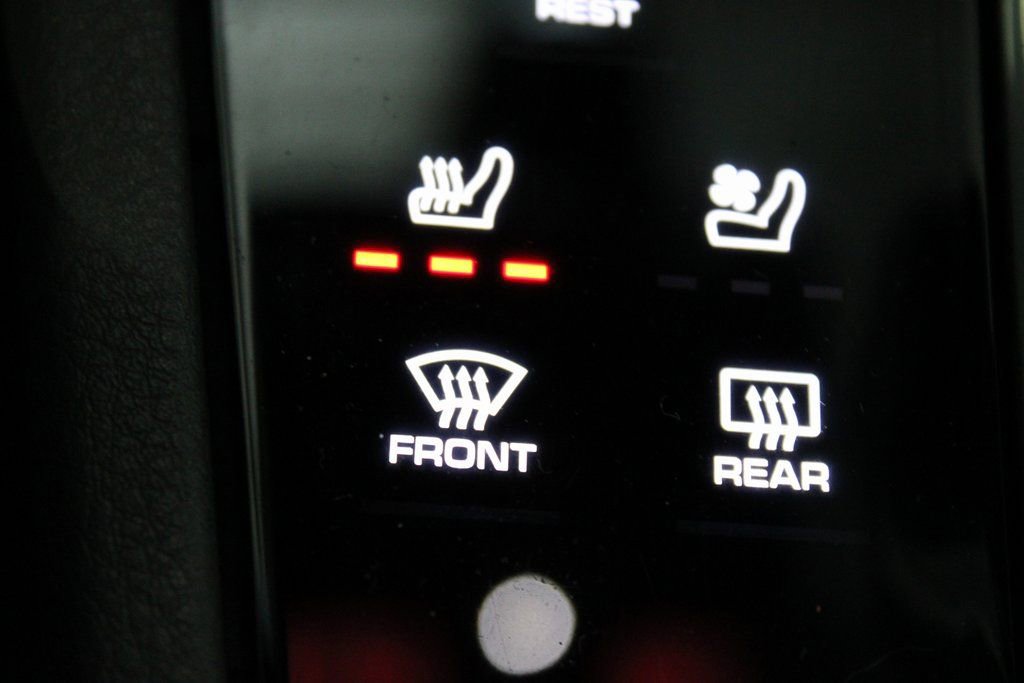 Used 2023 Porsche Cayenne S Platinum w/ Premium Package Plus image 33