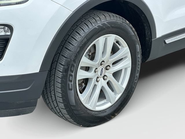 Used 2019 Ford Explorer XLT w/ Equipment Group 202A AWD/4WD image 29