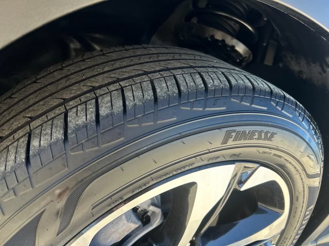 Used 2024 Chevrolet Trax RS w/ Sunroof Package FWD image 26