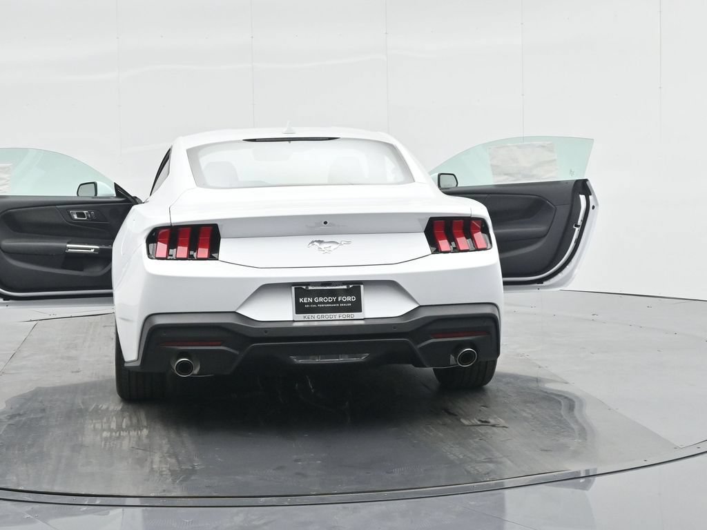 Used 2025 Ford Mustang Coupe RWD image 30