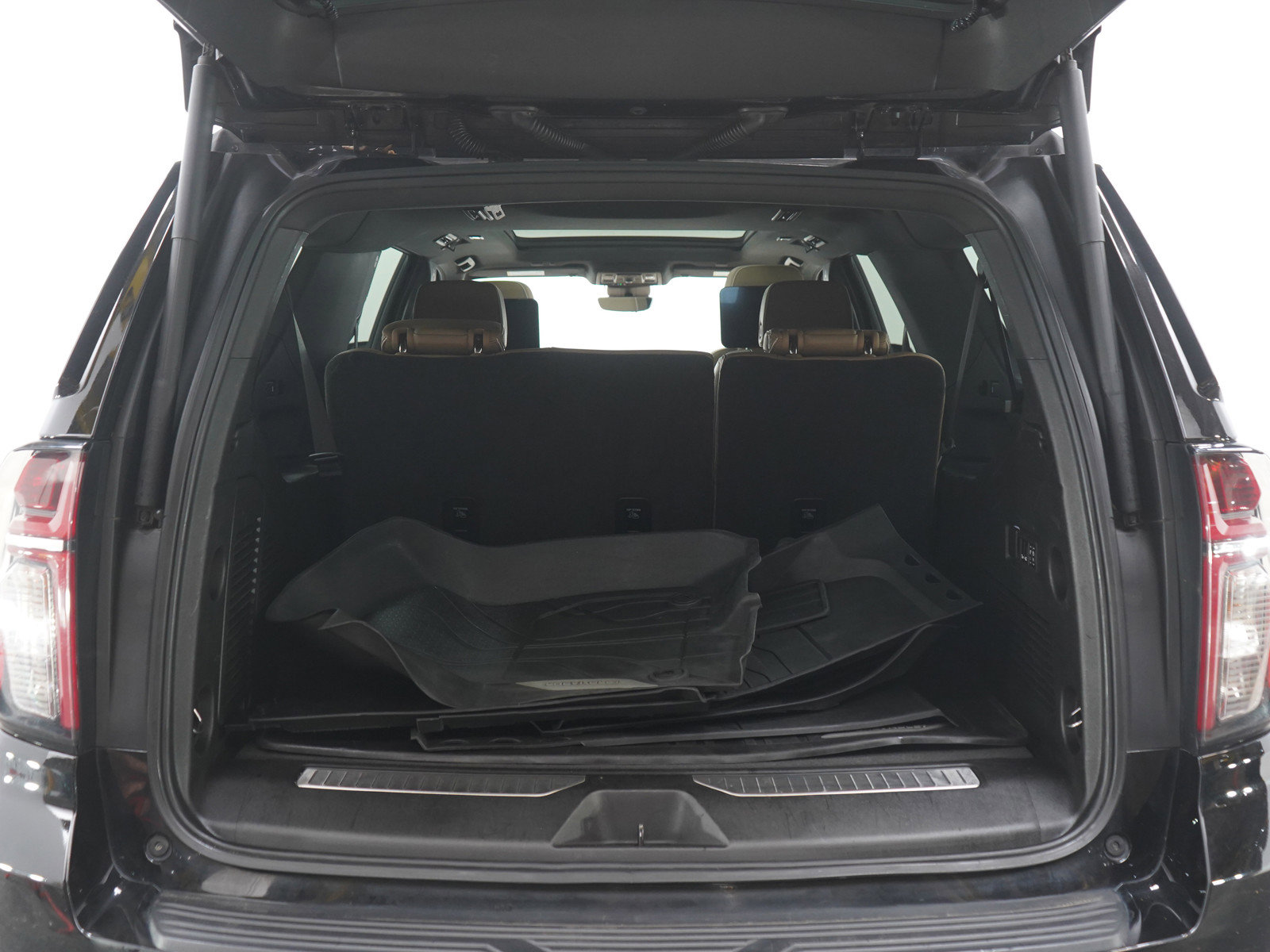 Used 2023 Chevrolet Suburban Premier w/ Advanced Technology Package AWD/4WD image 19