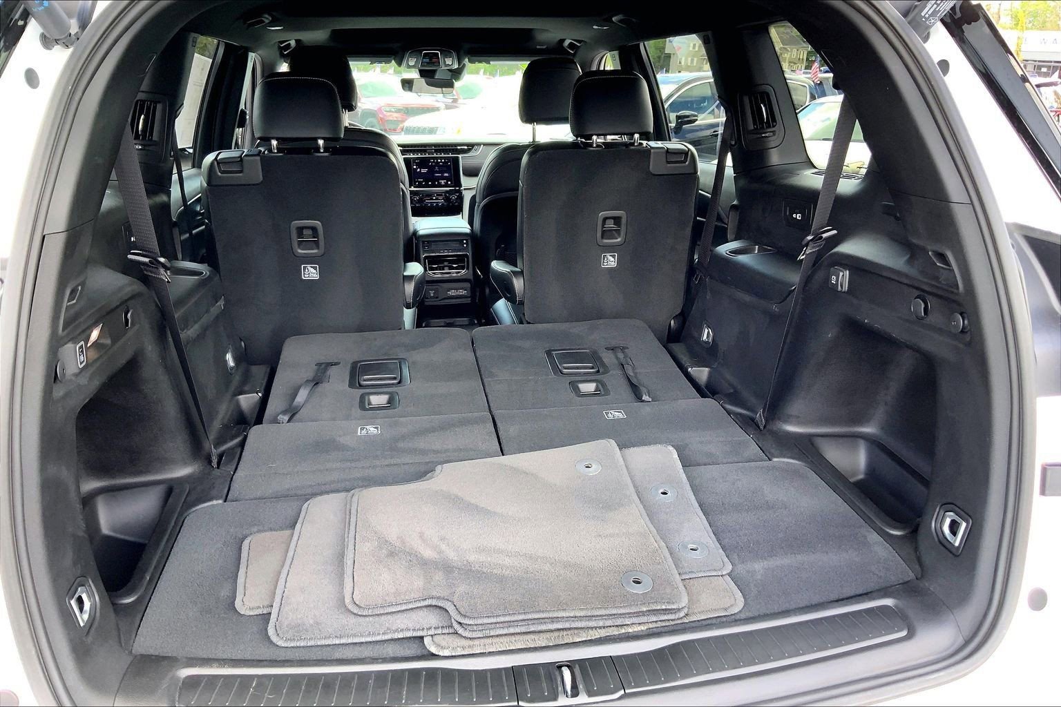 Certified 2025 Jeep Grand Cherokee L Altitude AWD/4WD image 9