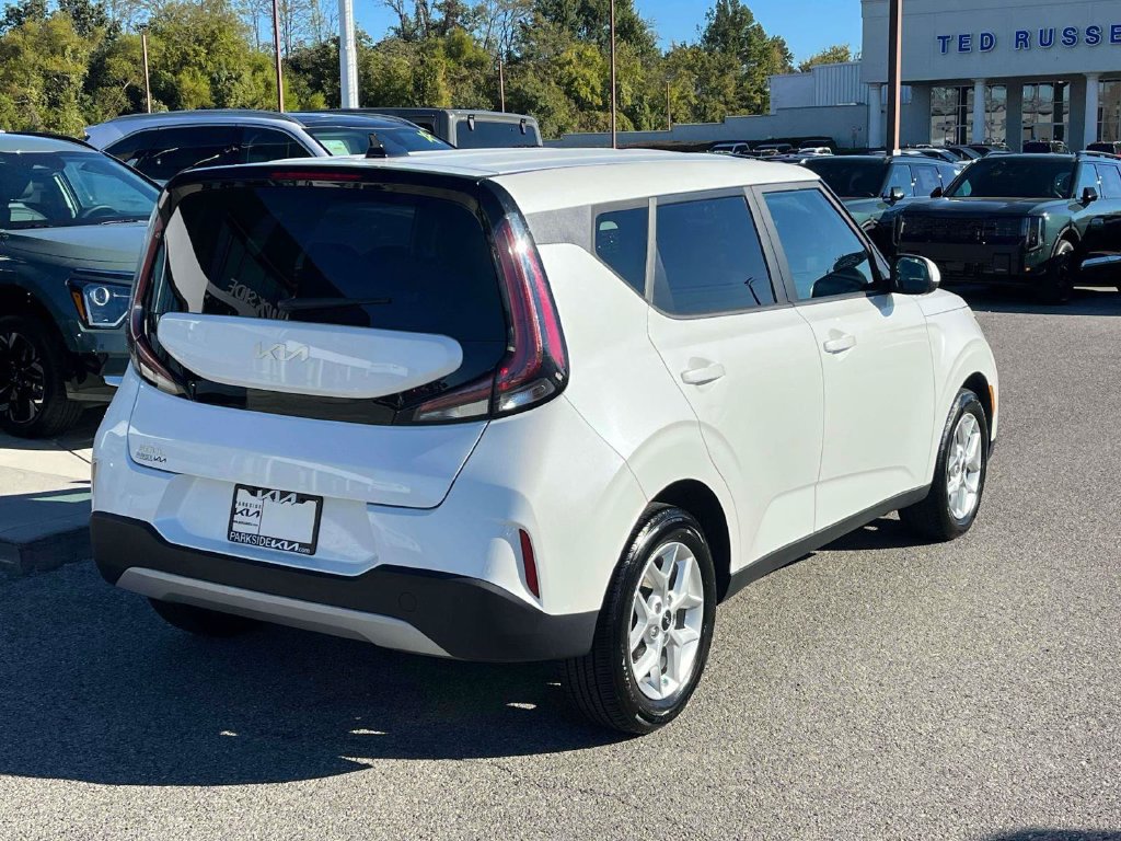 Used 2023 Kia Soul LX w/ LX Technology Package FWD image 25
