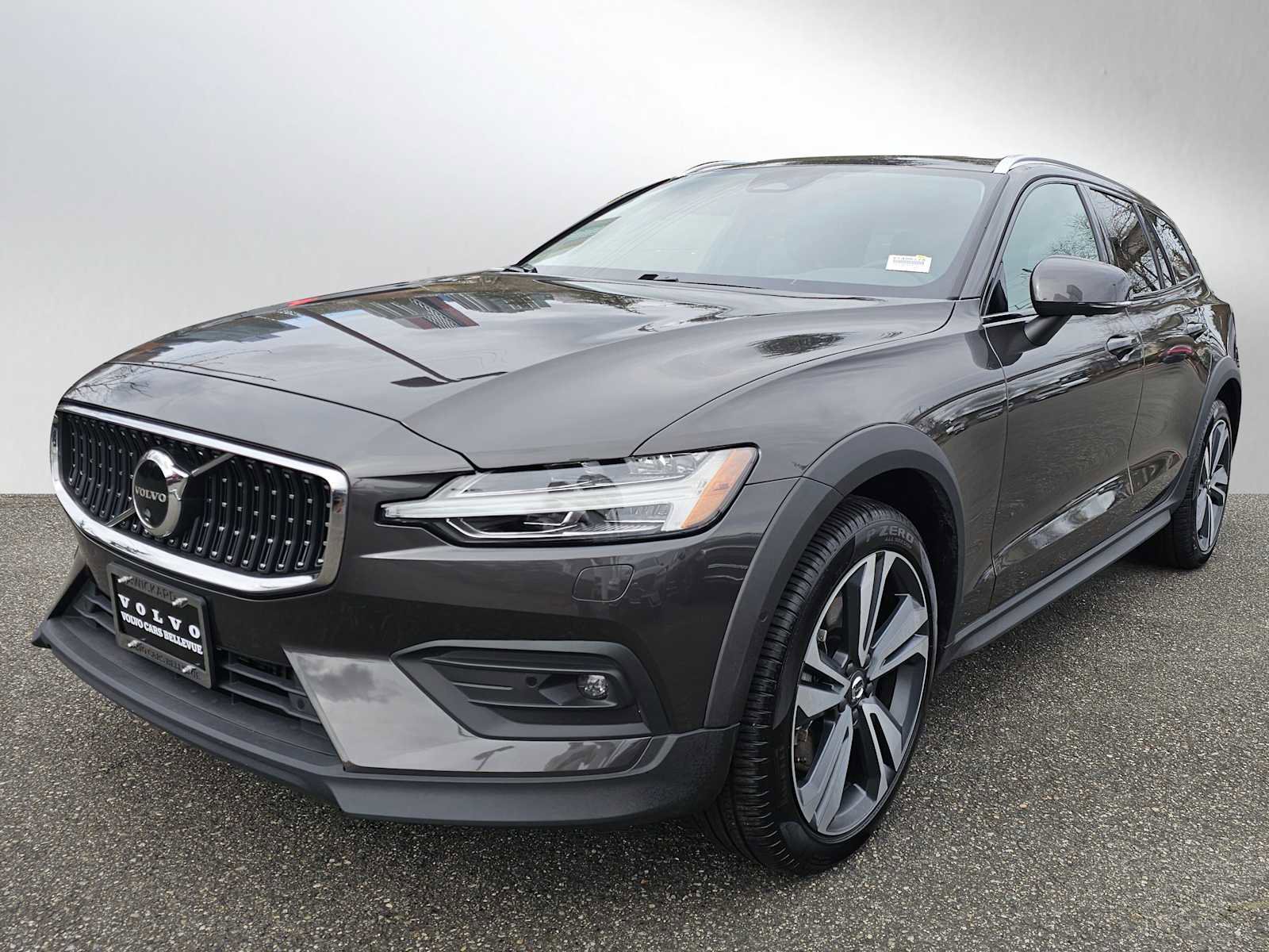 Certified 2025 Volvo V60 B5 Cross Country Plus image 7