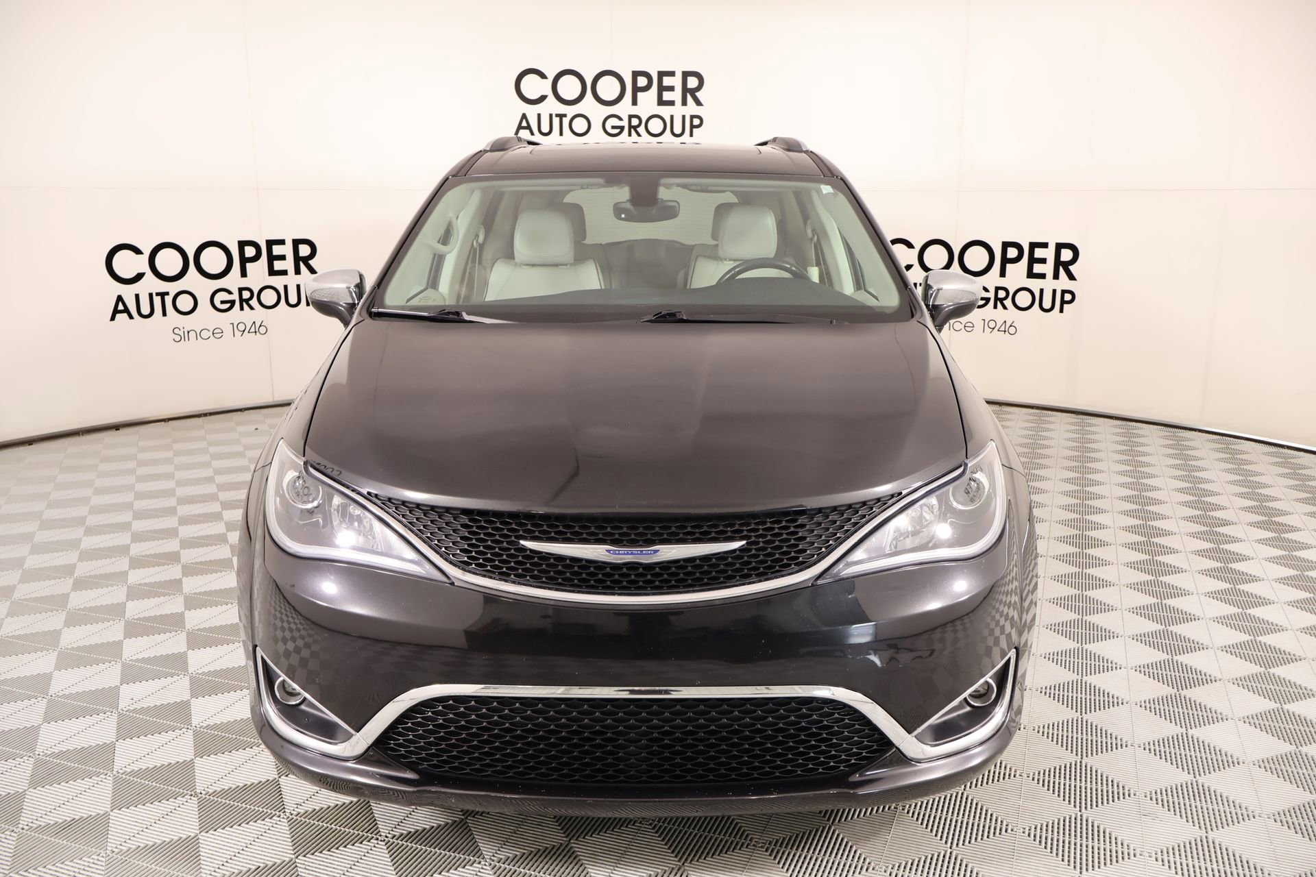 Used 2017 Chrysler Pacifica Limited w/ Tire & Wheel Group image 10