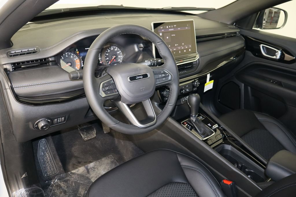 New 2026 Jeep Compass Latitude image 25