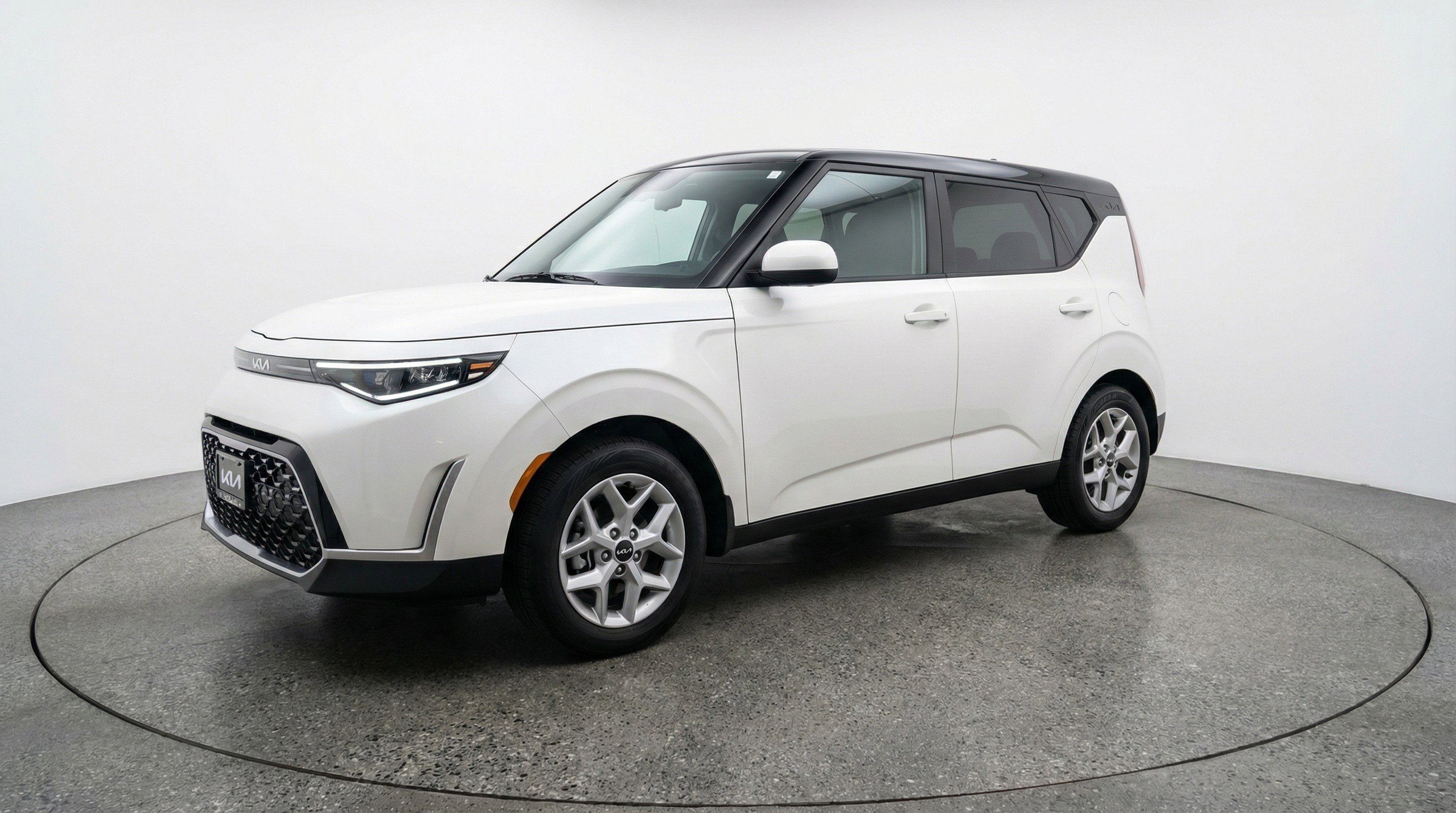 Used 2025 Kia Soul LX w/ LX Technology Package image 3