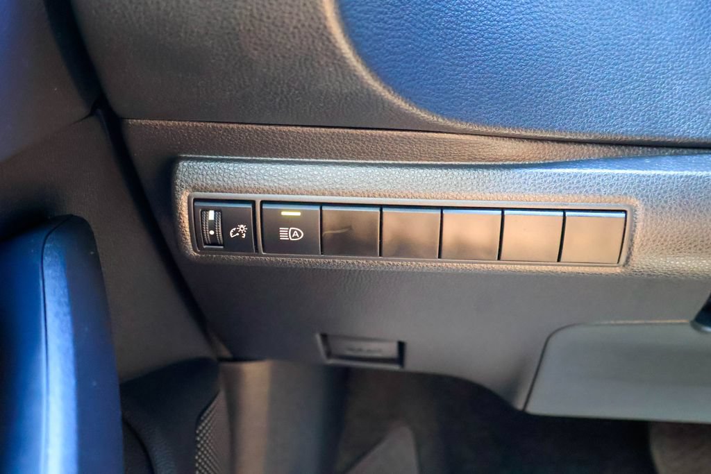 Used 2026 Toyota Corolla SE FWD image 19