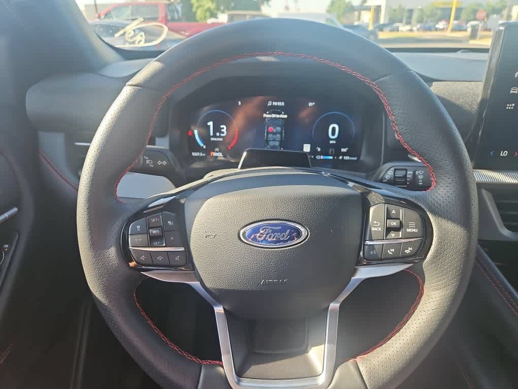 Used 2025 Ford Explorer ST-Line w/ Premium Package RWD image 16
