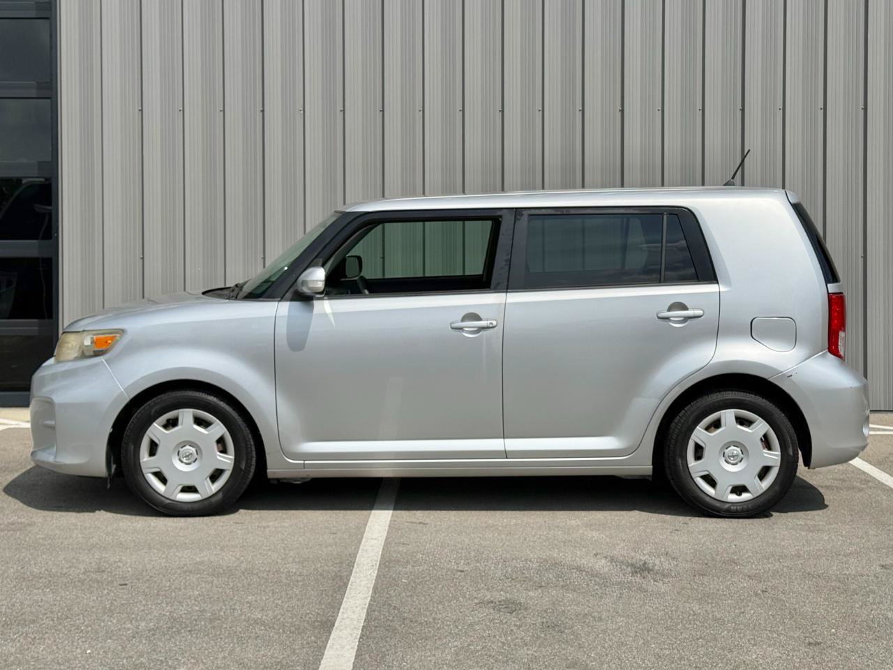 Used 2012 Scion xB FWD image 8