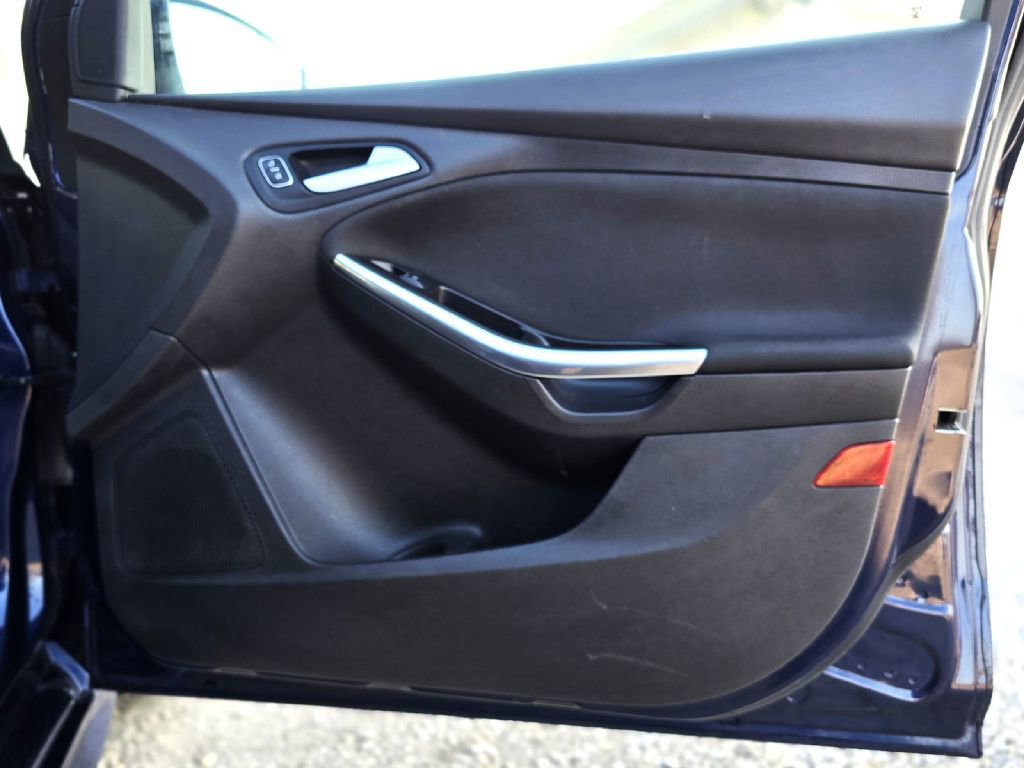 Used 2017 Ford Focus ST image 23