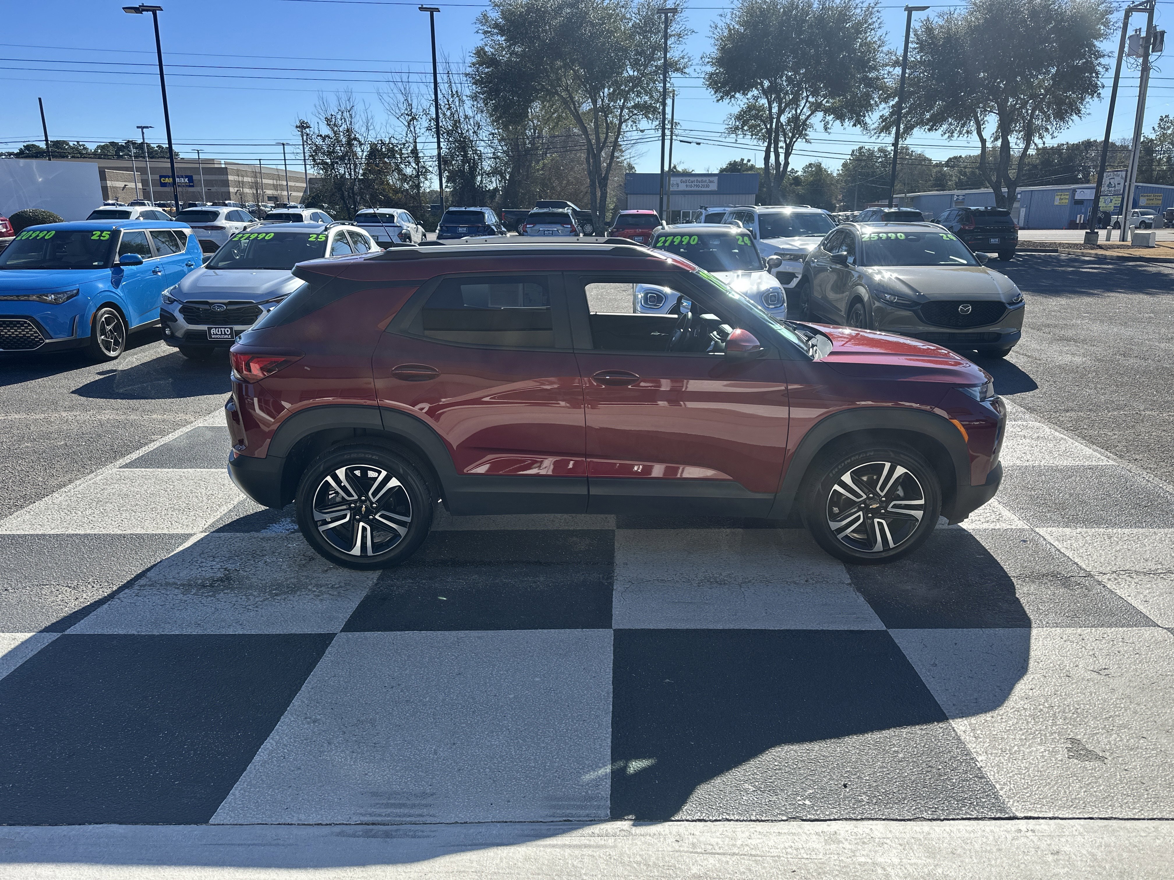 Used 2023 Chevrolet TrailBlazer LT w/ Convenience Package image 3