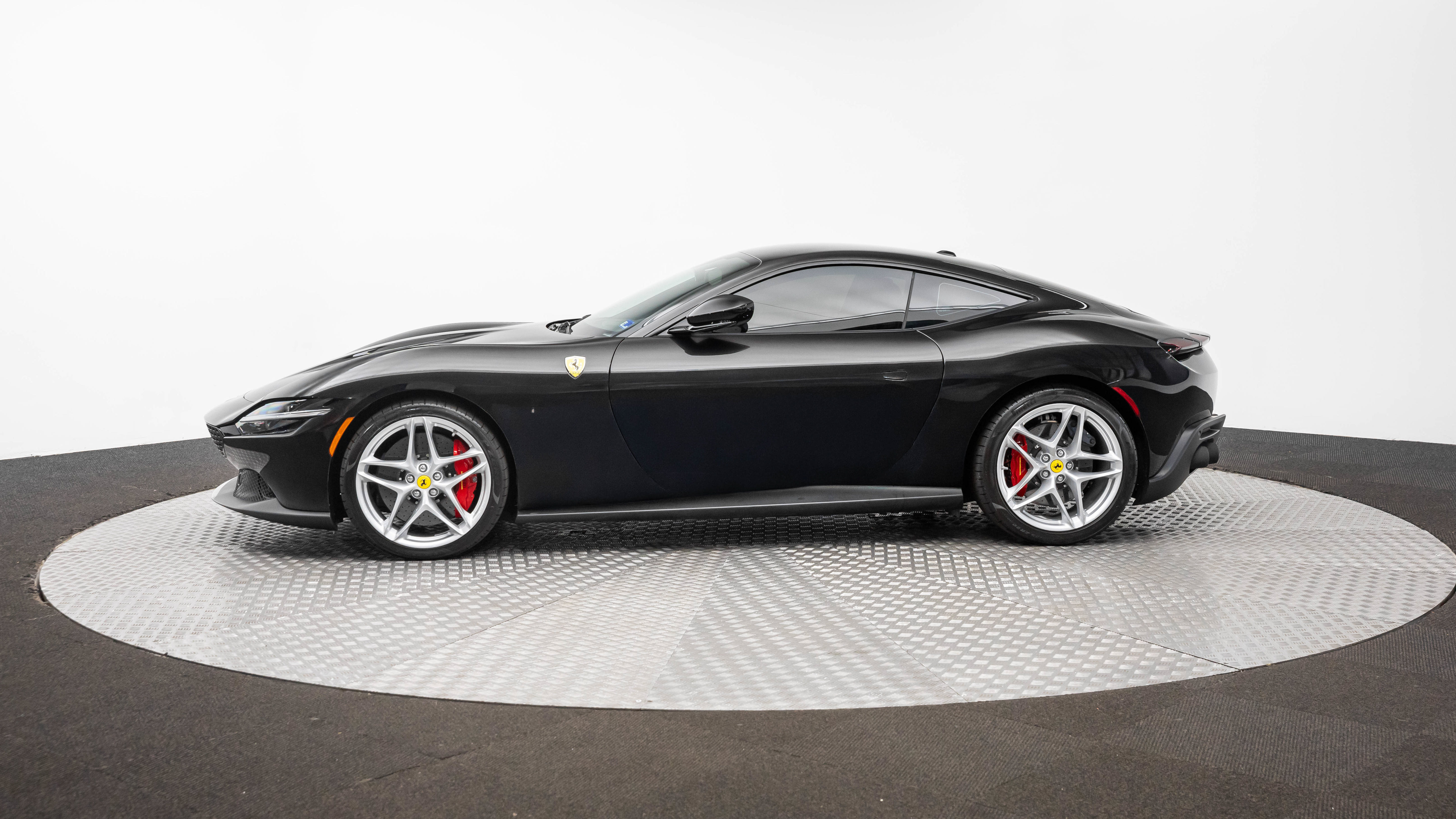 Certified 2022 Ferrari Roma RWD image 2