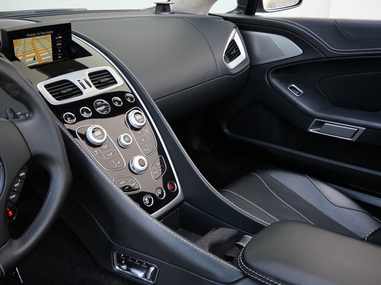 Used 2014 Aston Martin Vanquish Volante RWD image 10
