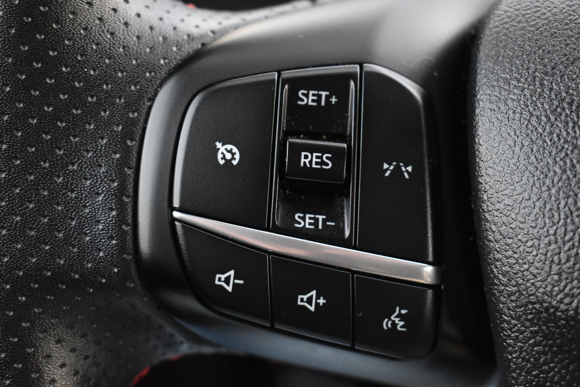 Used 2025 Ford Escape ST-Line image 18