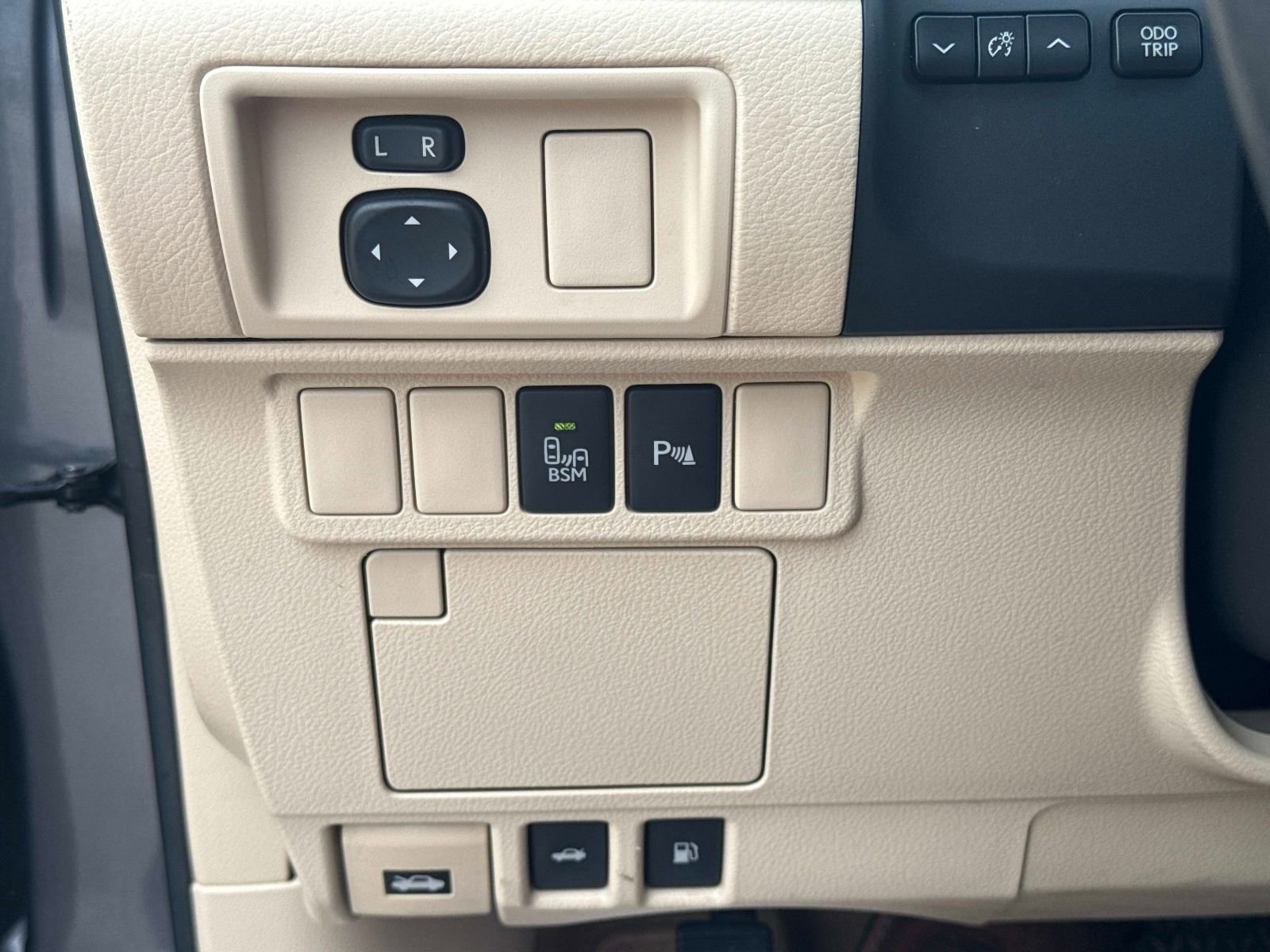 Used 2014 Lexus ES 350 w/ Luxury Package FWD image 27