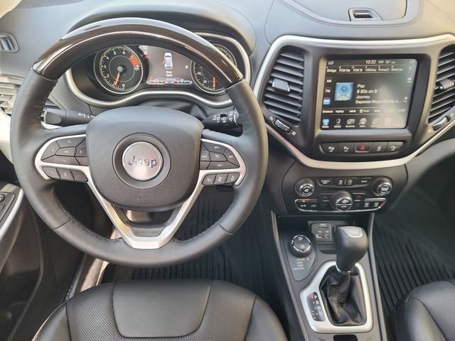 Used 2018 Jeep Cherokee Overland w/ Technology Group image 11