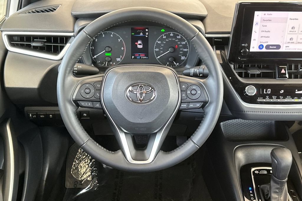 Used 2023 Toyota Corolla SE w/ SE Package image 17