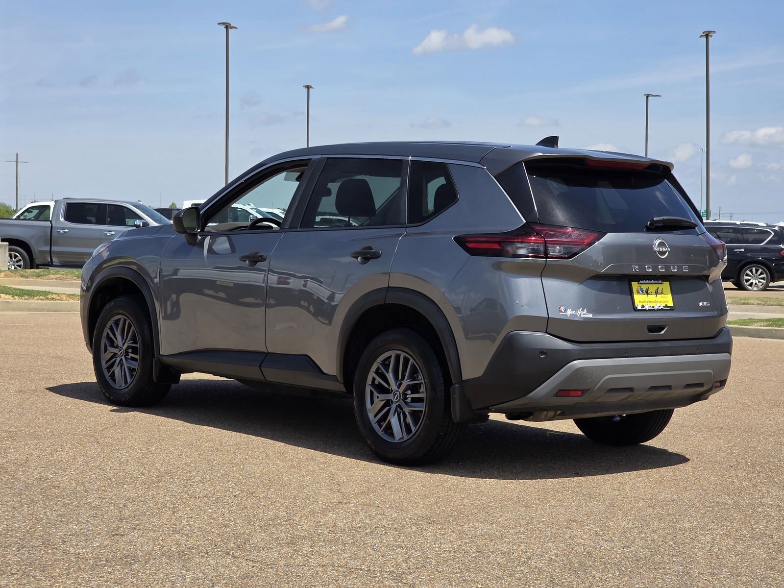 Used 2023 Nissan Rogue S AWD/4WD image 7