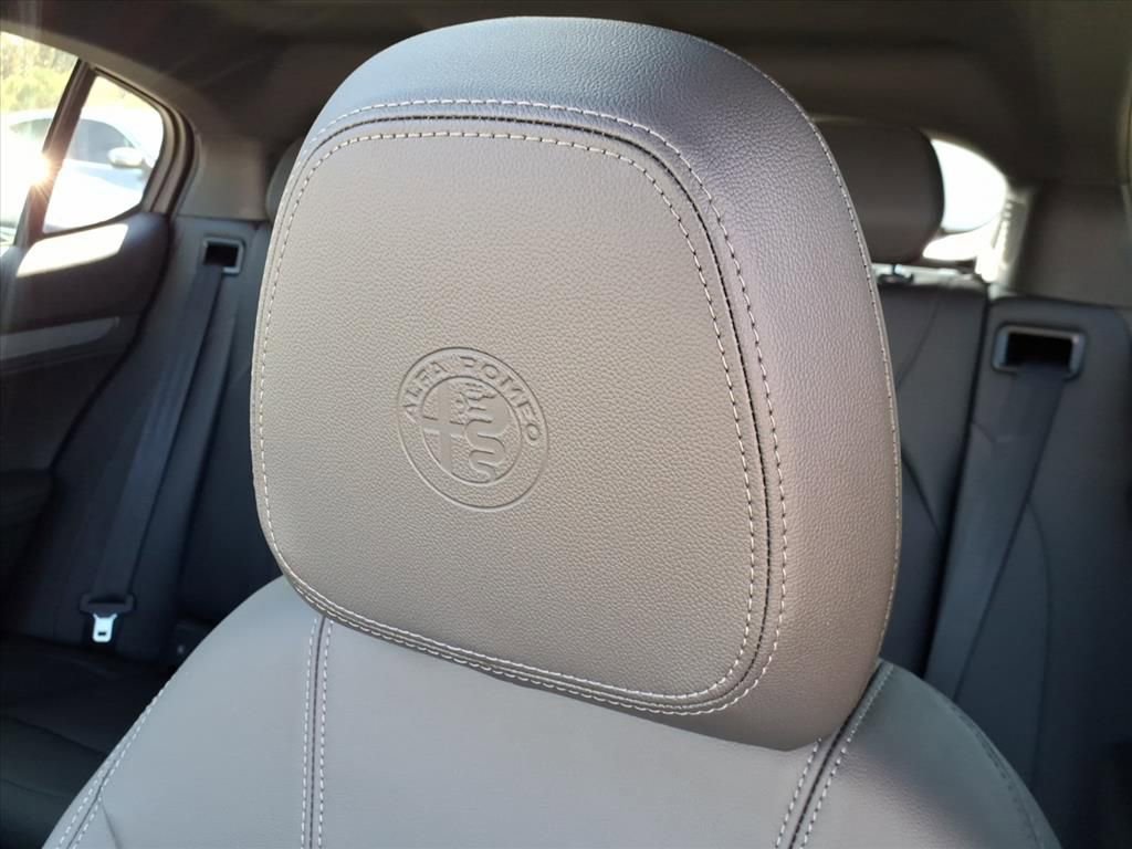 New 2026 Alfa Romeo Stelvio Sprint w/ Convenience Package image 15