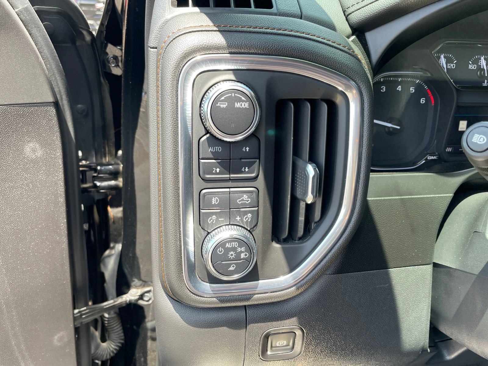 Used 2021 GMC Sierra 1500 AT4 w/ AT4 Premium Package AWD/4WD image 26
