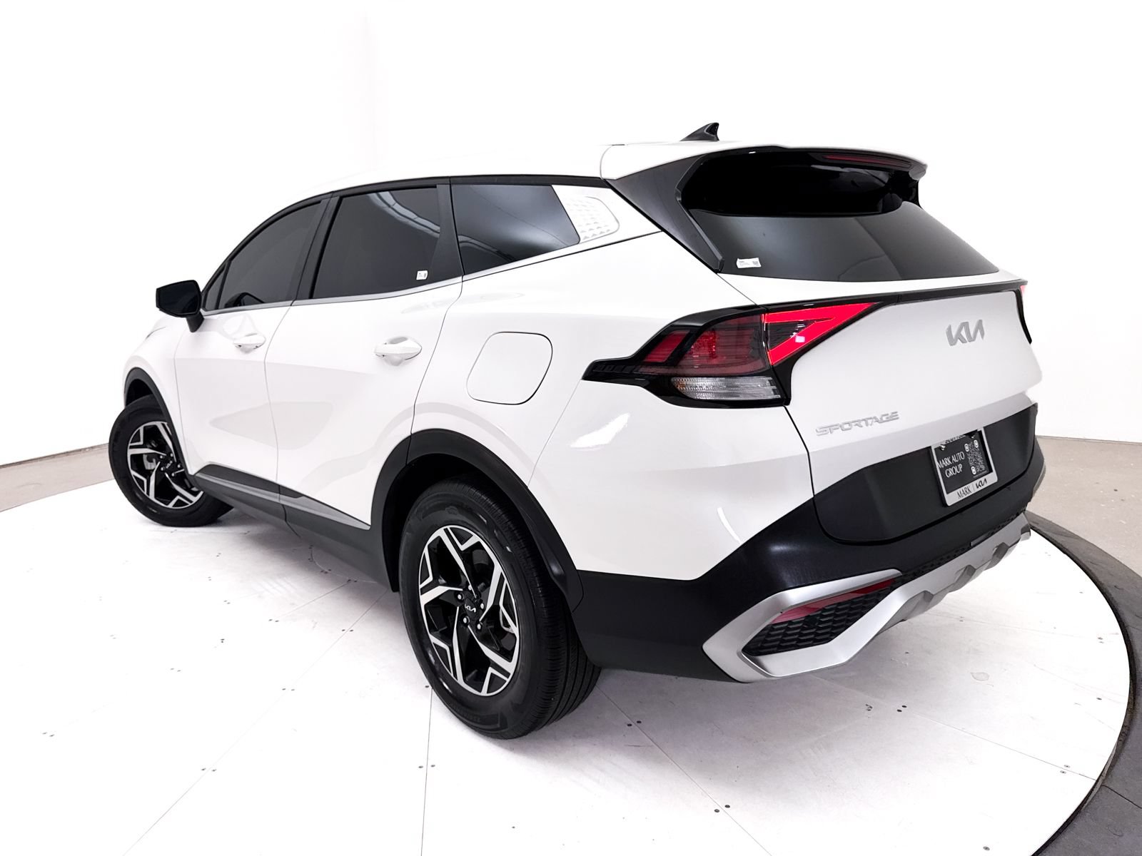 Certified 2025 Kia Sportage LX FWD image 2