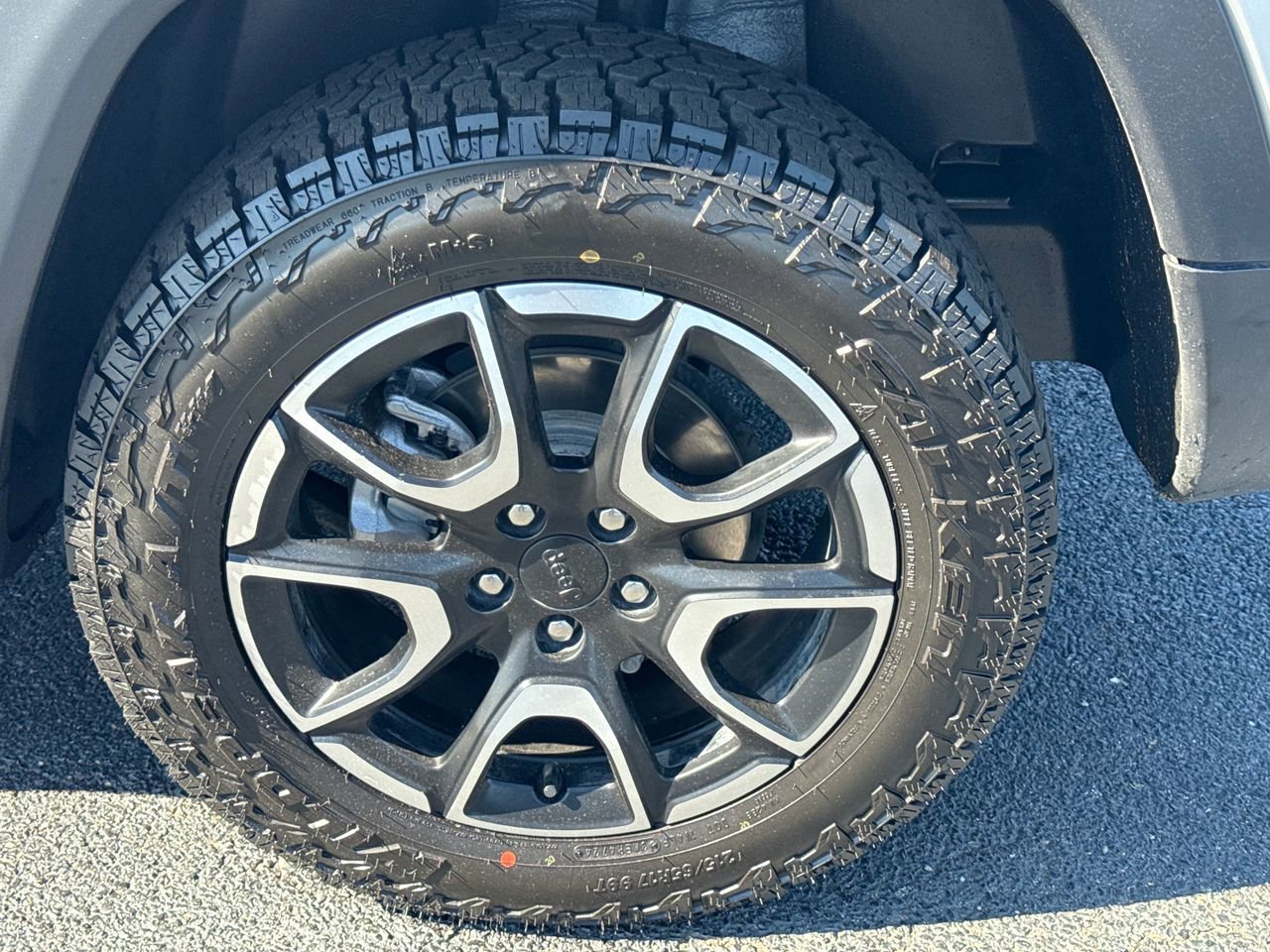 Used 2024 Jeep Compass Trailhawk image 10