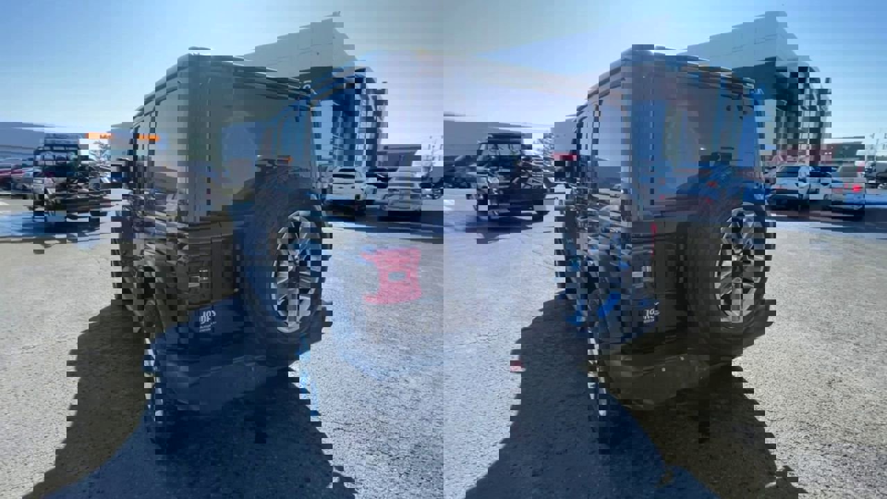 Used 2021 Jeep Wrangler Unlimited Sahara image 2