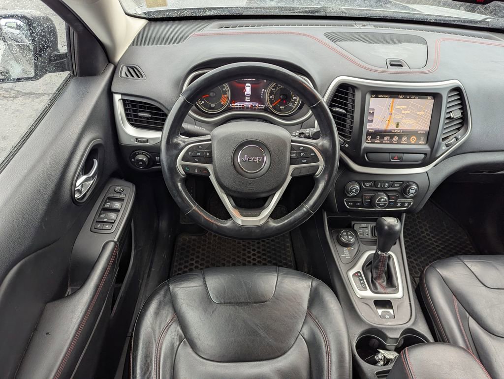 Used 2015 Jeep Cherokee Trailhawk w/ Comfort/Convenience Group AWD/4WD image 30