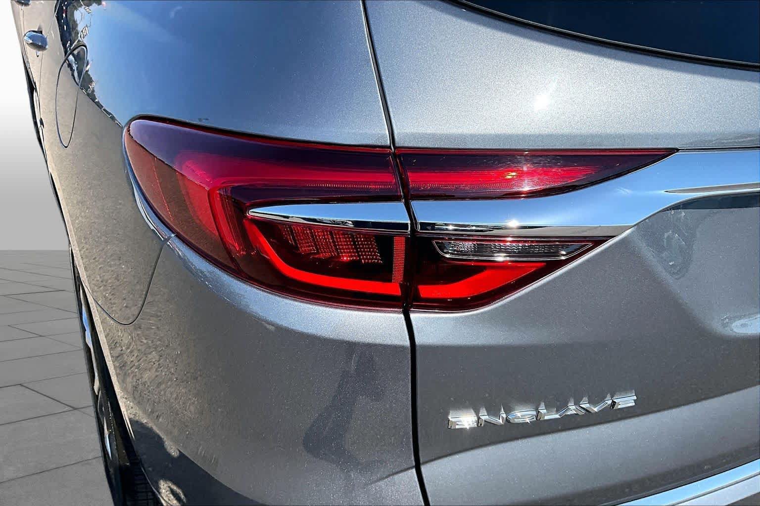Used 2020 Buick Enclave Avenir w/ Avenir Technology Package FWD image 28